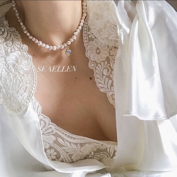 ⭐️ Authentic Dior Pendant Pearl Choker Necklace 💫 - Picture 9 of 10